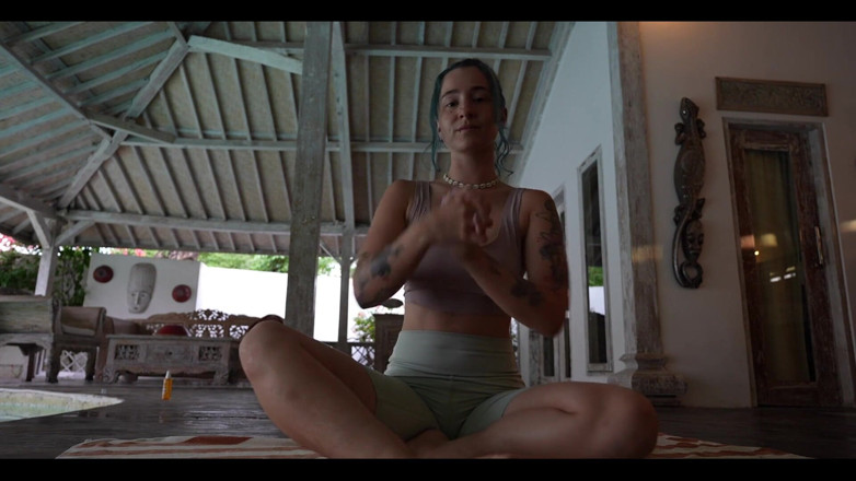 Khalamite: JOI với huấn luyện viên thể dục của bạn ở Bali