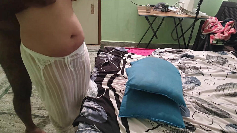 Sexy sindu: Heiße sindu tante sex im neuen transparenten kleid