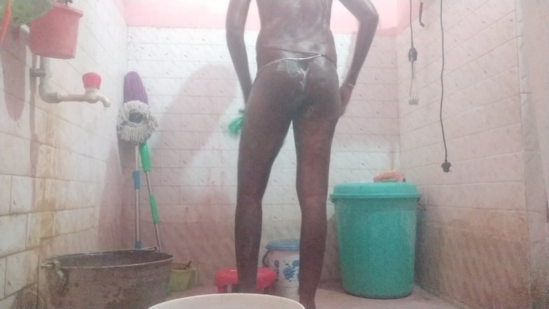 Tamil 10 inches BBC: Pertunjukan sesi mandi seksi Tamil10inchesbbc