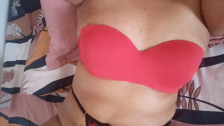 PATY PATY: Passion Red ... ! Une brune très flirteuse en lingerie prête à aller...