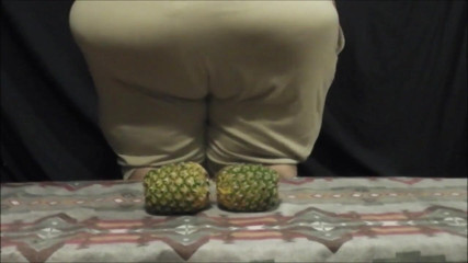 Full Weight Productions: BigmommaKatは彼女の食べ物で遊ぶ
