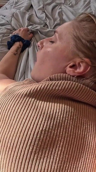 Oszukuje mojego szefa, aby podszedł i mnie creampie