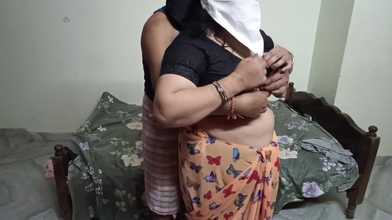 Telugu-fuckers: Adik tiri desi gaya doggy menunggang strok dengan abang tiri