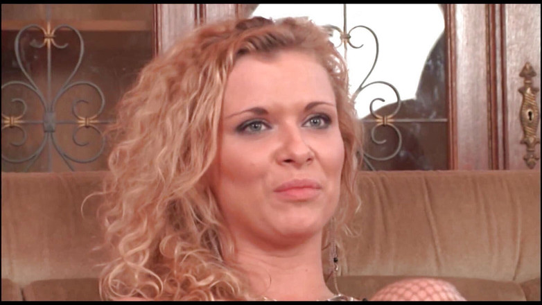 German amateur - 100% German hardcore videos: Blonde milf trägt netzstrümpfe und fickt hart