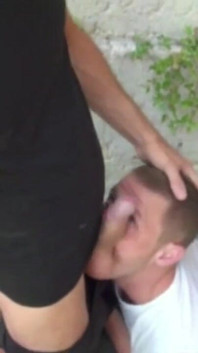 Rod wird vom sexy blonden twink leo gefickt.