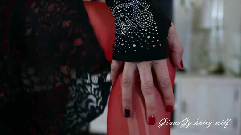 GinnaGg: 女主人改变丝袜和改变衣服，恋足癖，丝袜恋物癖，鞋恋物癖 - ginnagg