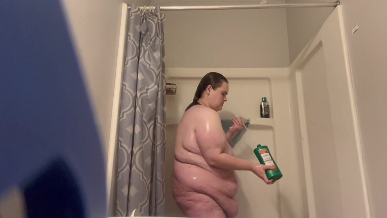 Fat Goddes: ashlil moti kutiya shaavar leti hai