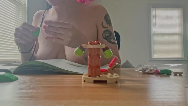 lilredvelvettt: Nahoře bez lego stavěčky Asmr