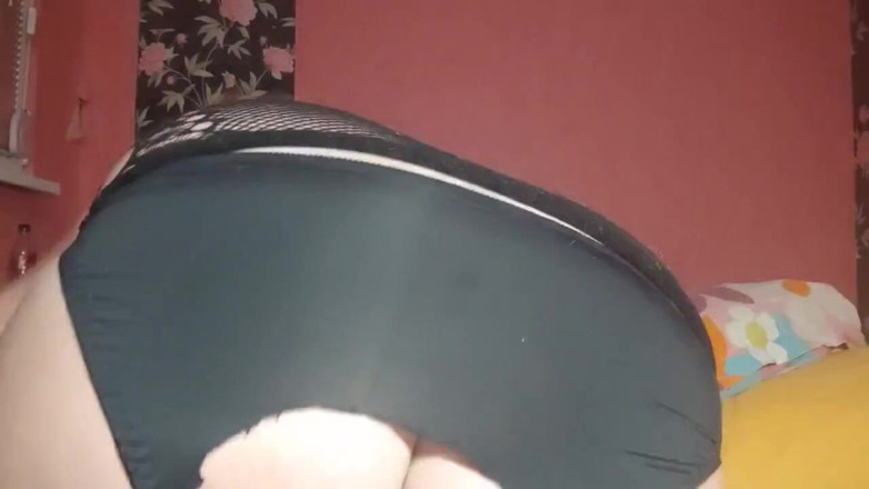 Putarankahotmilf: Dubur dalam seluar dalam yang dipotong, tumit bermain, mandi dubur,...