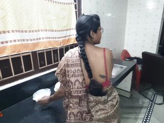 Girl next hot: 台所でDevarに犯されたインドBhabi-インドヒンディー語Desi Bhabiセックス