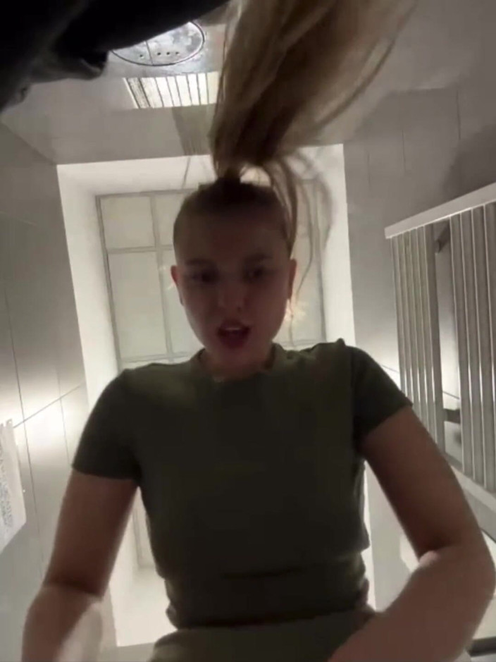 JuiceLussie: Baise déjantée dans la salle de sport