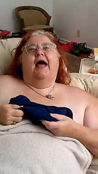 Enfermeira Vicki finge cuspir em você!