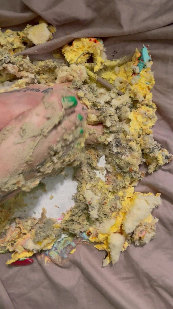 CherryBombBomb: Rompiendo pastel con mis lindos pies