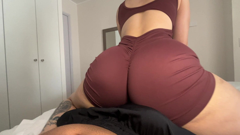 Levi Solen: Dry Humping - baju gym