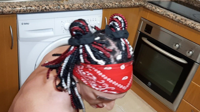 Danaxmuscles: Моя большая задница купается в молоке