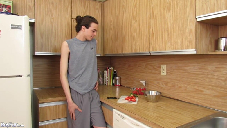 Boyfun: Twink Avery strokes in the kitchen