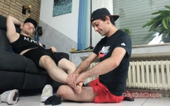 我的脚垫帮助我在看电视时放松
