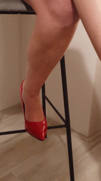 El jefe usó las bragas de su secretaria para correrse