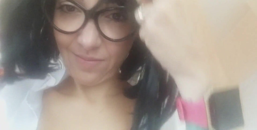 savannahamatoriale: La belle-mère Chantal te surpise pendant que tu portes sa...