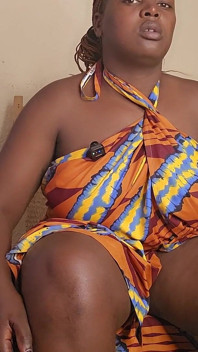 Big Ass Kenyan Girl Washes Her Hairy Tight Pussy Ends up Masturbating 4K
