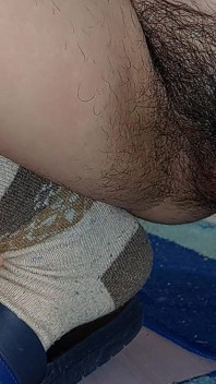 Amatérská máma dělá jógu nahá, Chlupatá kundička, Velký zadek, Velká prsa.