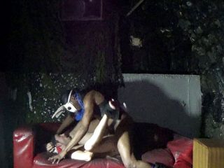 Gaybareback: Kevin bị đụ bởi người da đen kín đáo hàng đầu với mặt nạ
