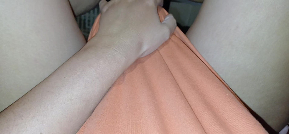 Lesbian-candys: Pieprzę mojego sąsiada w usta pod koszulką