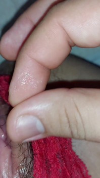 Hàng xóm của tôi chạm vào âm hộ đầy lông của tôi 