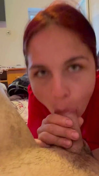 Sebelum sekolah putri tiri memberiku blowjob untuk memelukku