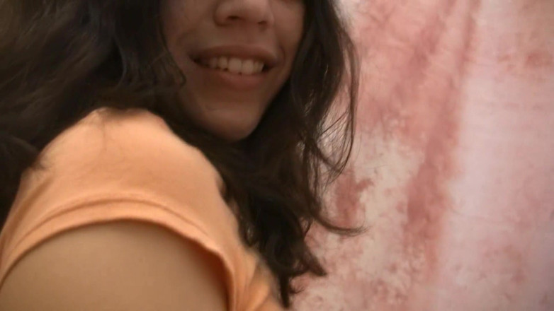 Tight little babes: La mora tettona con un bel sorriso cavalca un cazzo...