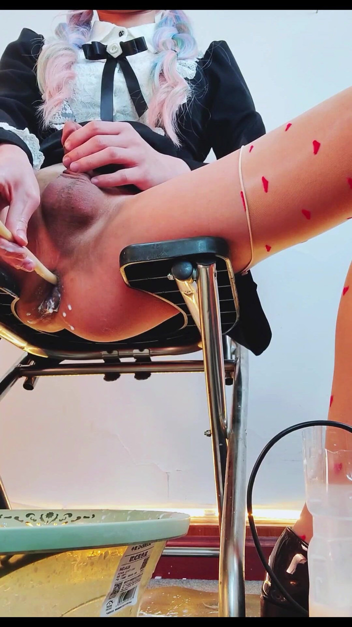 Bsmtv5566: Pseudo-meisje: Het gebruik van verschillende seksuele attributen en houdingstraining stelt...