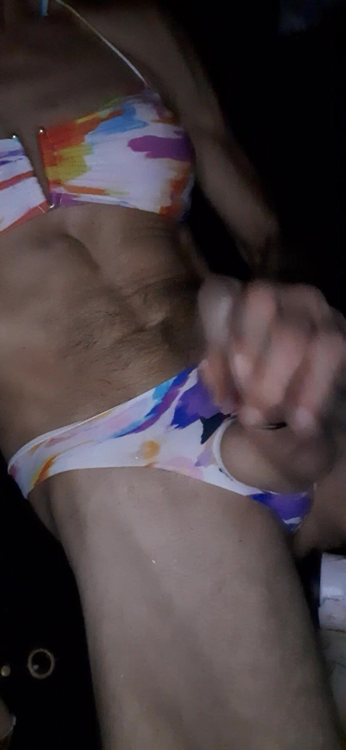 Crossdressers Cd Michelle wearing sexy lingerie: Cdmichelle renkli olarak benekli mayo giyiyor