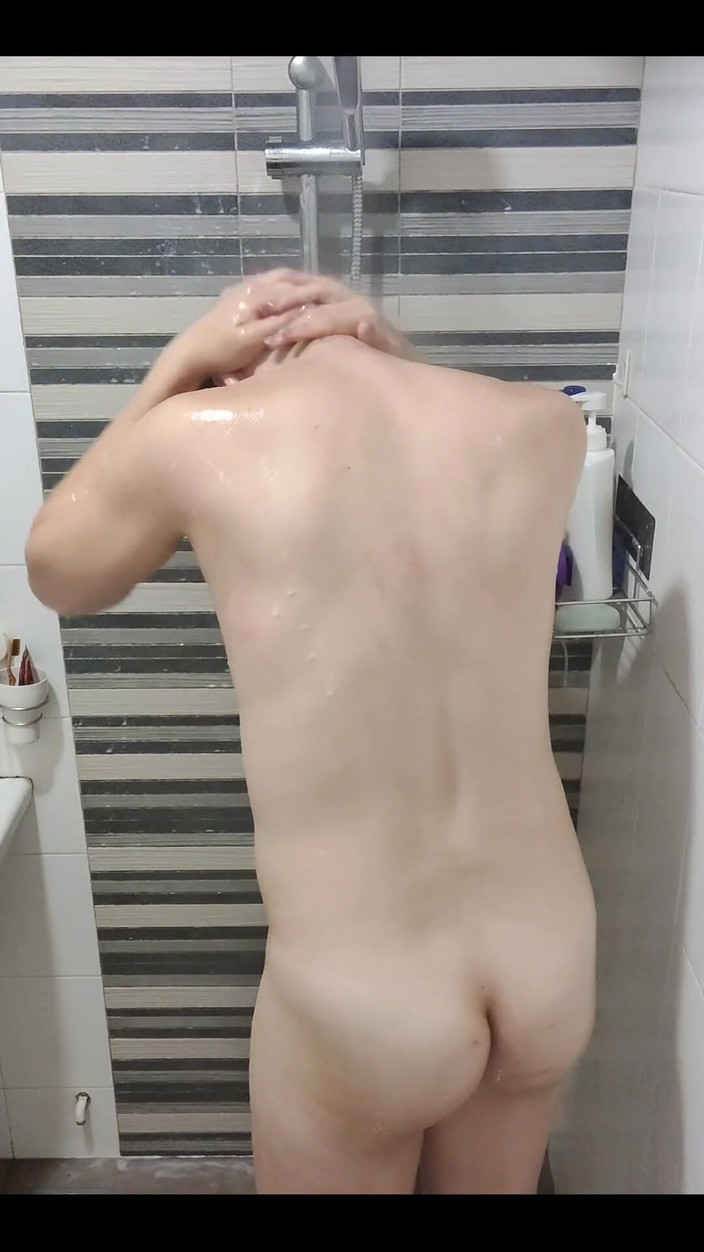 Aerie Rei: Sertai Saya Di Bilik Mandi