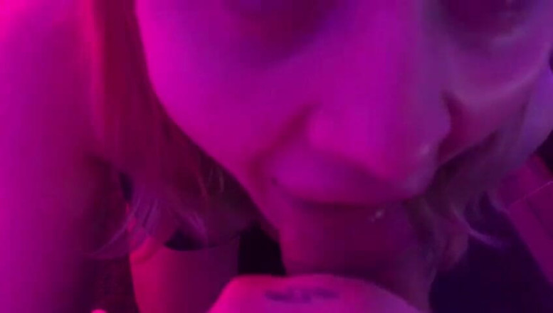 SassyTiff: Primeira vez engolindo porra