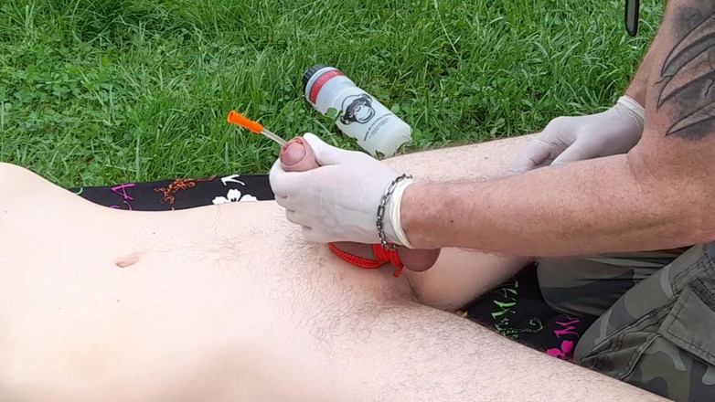 Master Drex: Cathéter sur la pelouse