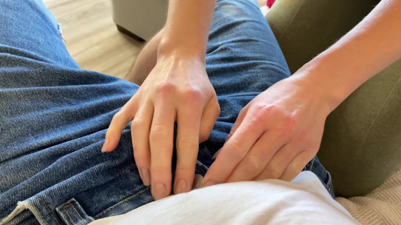 CumInMyMouthBaby: 我朋友的红发继母勾引我并操了我 - 俄罗斯素人谈话