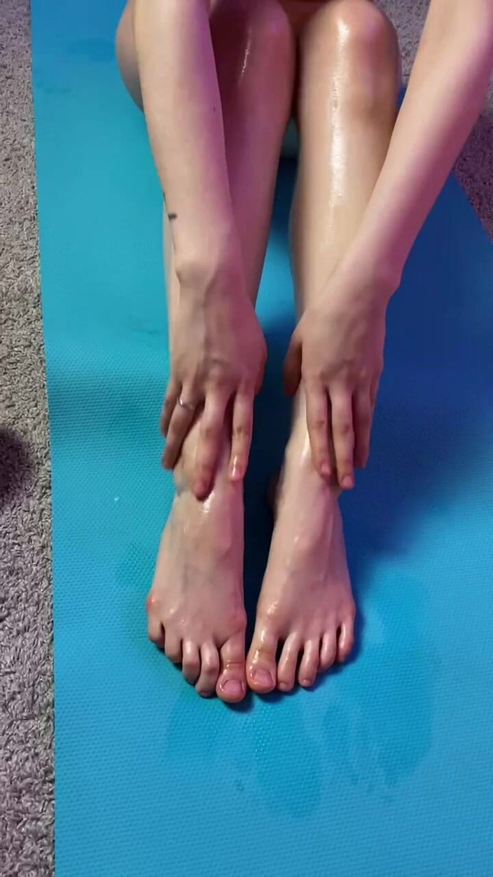 Sheryl X Sinclair: Yoga-dehnung mit eingeölt meinem körper!