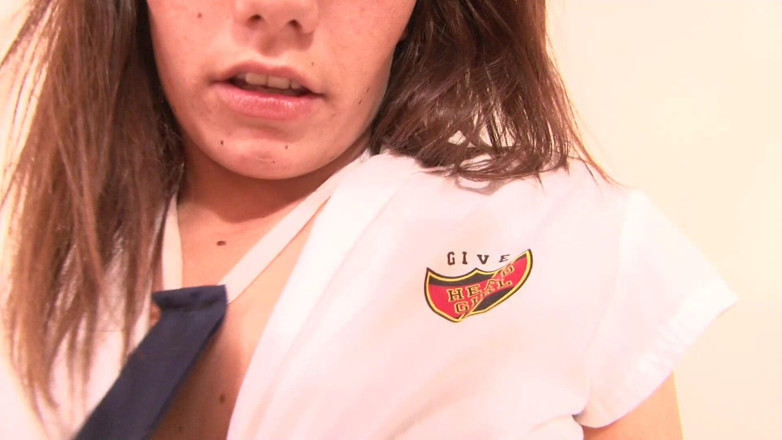 Lesbian Illusion: 小奶子黑发女郎脱下她的大学制服
