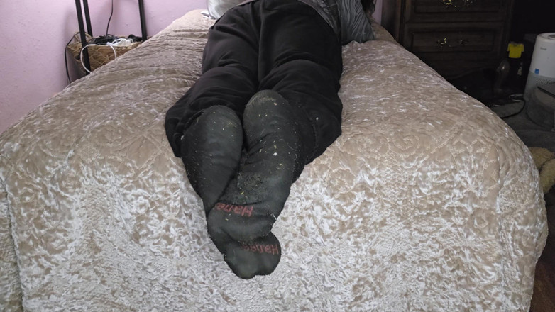 Miss Dimples: Drażni cię moimi podeszwami!