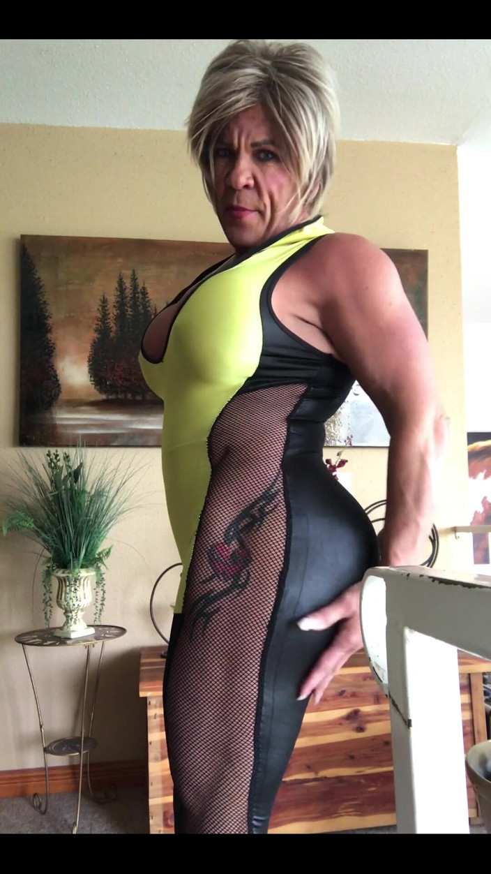 Musclemama4u: Here’s a Little Video and a Hot Outfit That I’m...