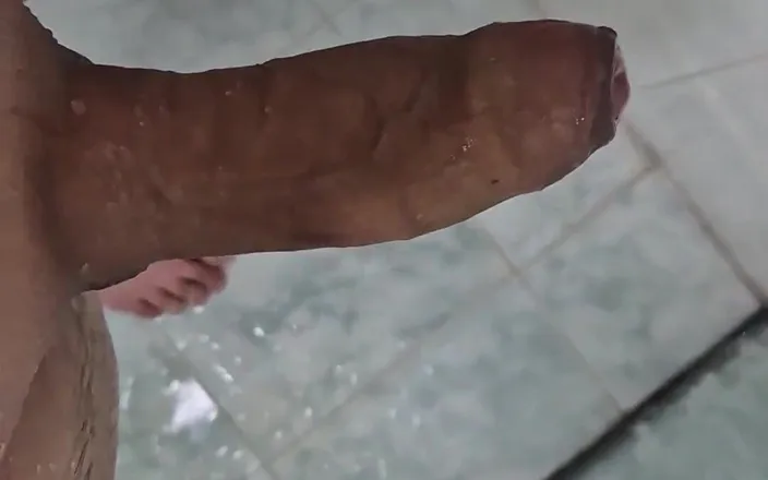 Lkdick8: Wanking in the Bath