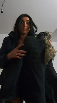 穿着长靴子和性感衣服时，我的羽绒服上射了很多精液 212
