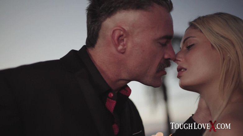 ToughLoveX: Toughlove splendida Nella Jones viene scopata per bene