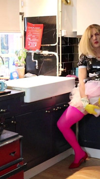 Sissy dee lagi asik mandi, padahal memeknya enak banget dientot habis-habisan