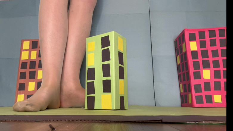 Peppermint Giantess: 시장 자이언트 어시스턴트가 도시를 파괴하다