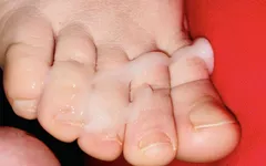 Cewek amatir enak crot di kaki