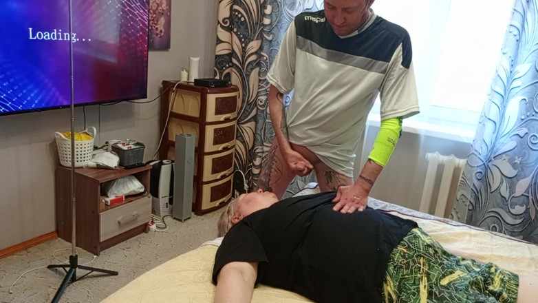 Zona901: Me masturbo la polla y me follo a mi vecina...