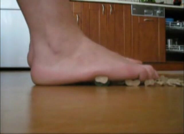 Foot Girls: 兵士のおもちゃを粉砕する