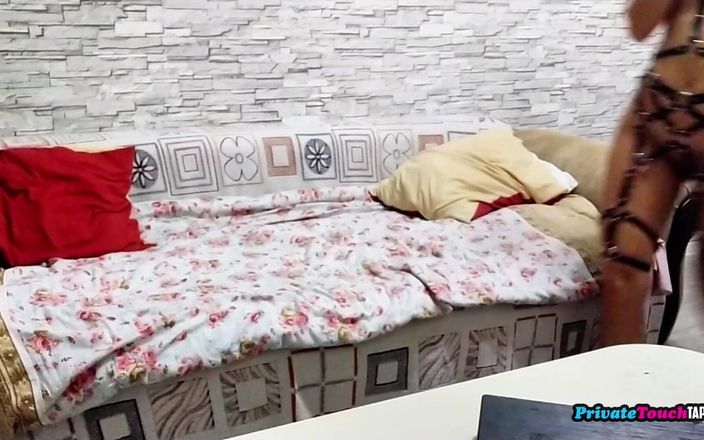 PrivateTouchTapes: Nadržená manželka masturbuje se sexy prádlem