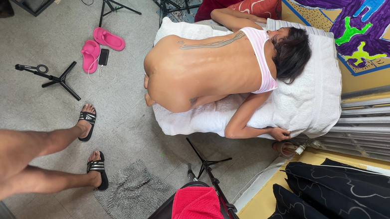 Rellierelz: Une princesse prend une grosse bite, vue aérienne